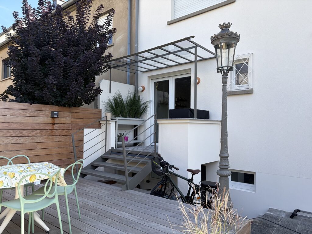 Marquise et escalier pour une terrasse