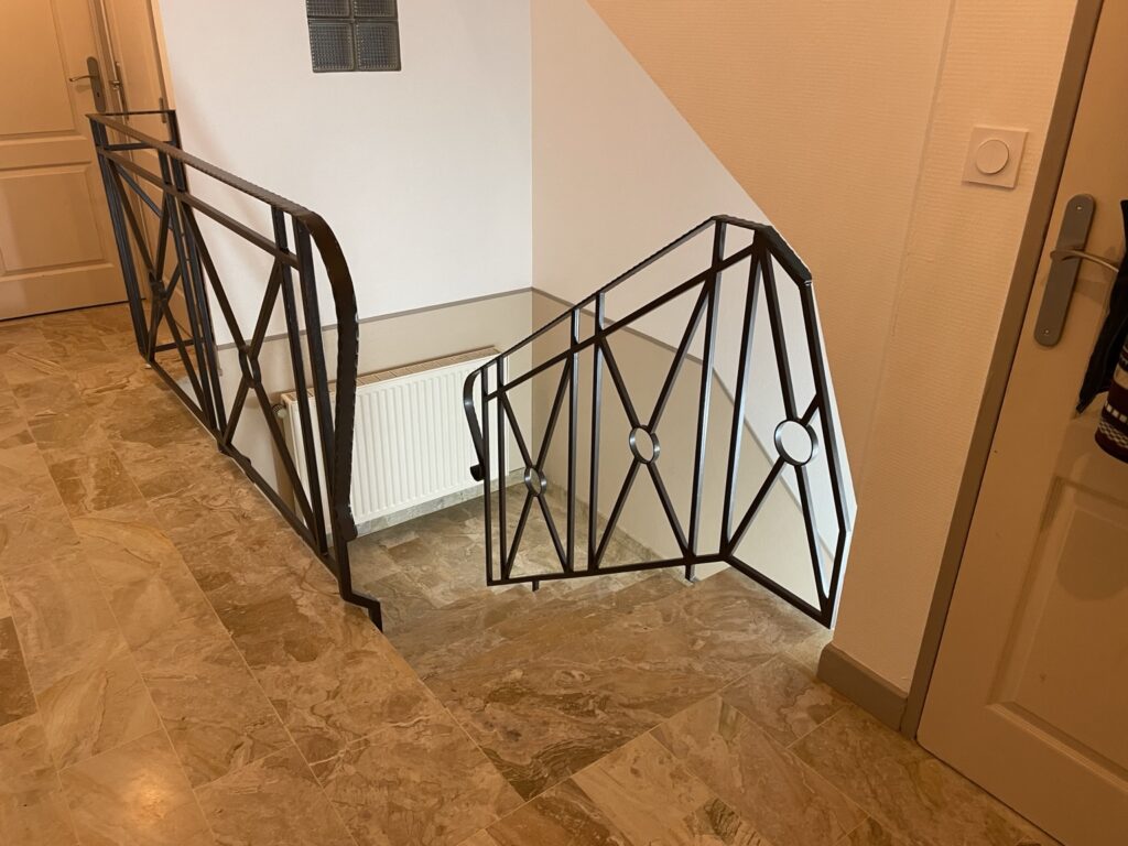 Rampe à croisillons et médaillons